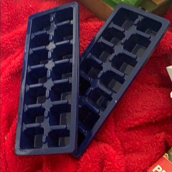 SET OF 4 ICE TRAYS - Picture 1 of 1